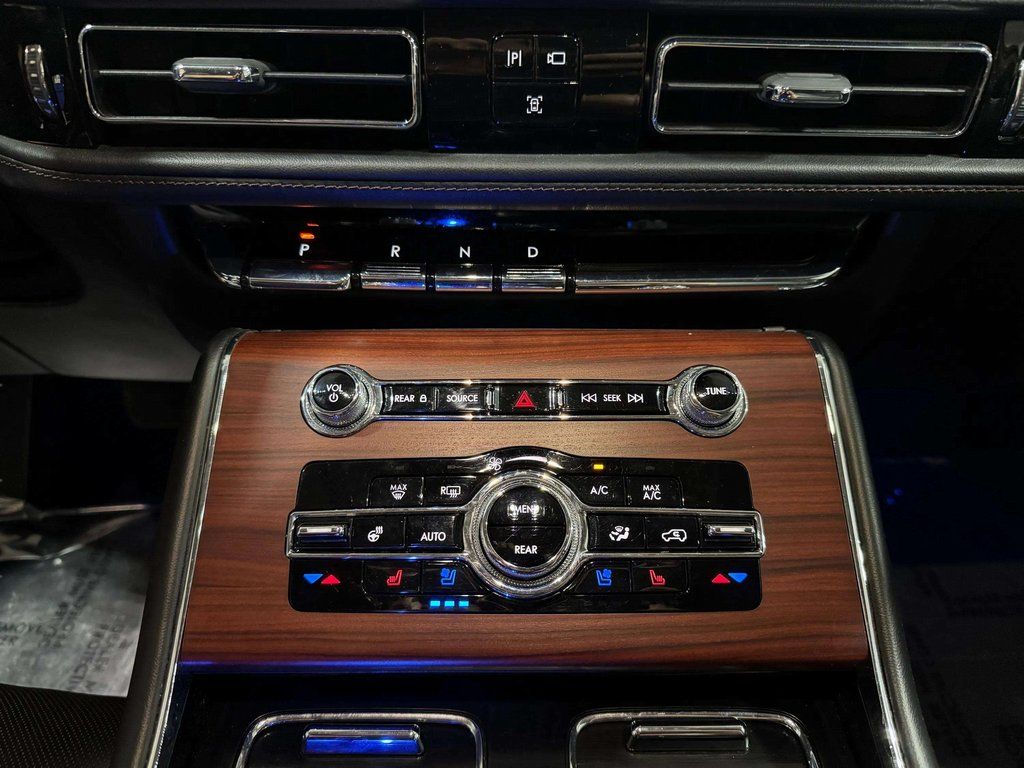 Certified Used 2022 Infinite Black Metallic Clearcoat Lincoln Grand Touring image 8