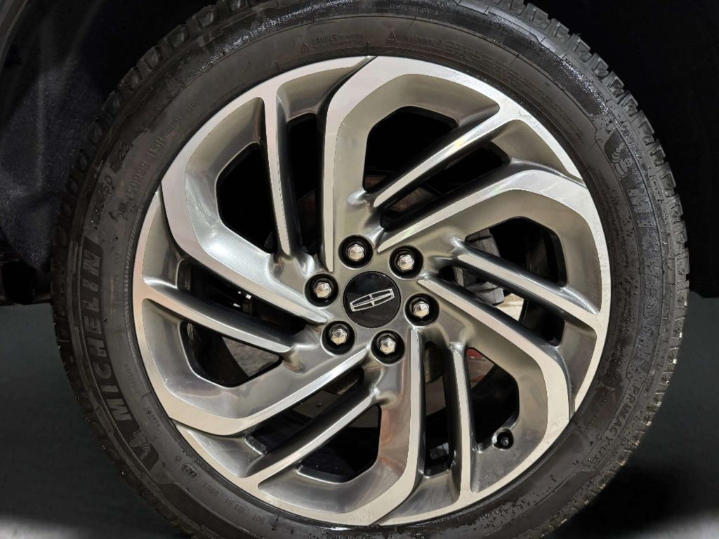 Certified Used 2025 Infinite Black Metallic Clearcoat Lincoln Reserve image 29