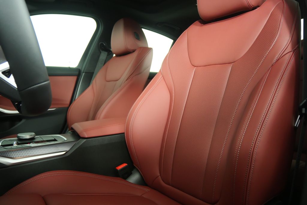 Thumbnail: 2026 BMW 3 Series - 10