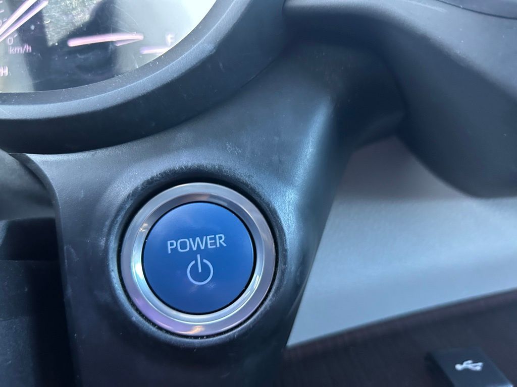 Thumbnail: 2022 Toyota Sienna - 23