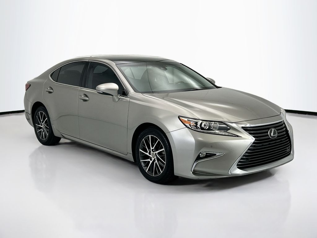 Thumbnail: 2017 Lexus ES - 3