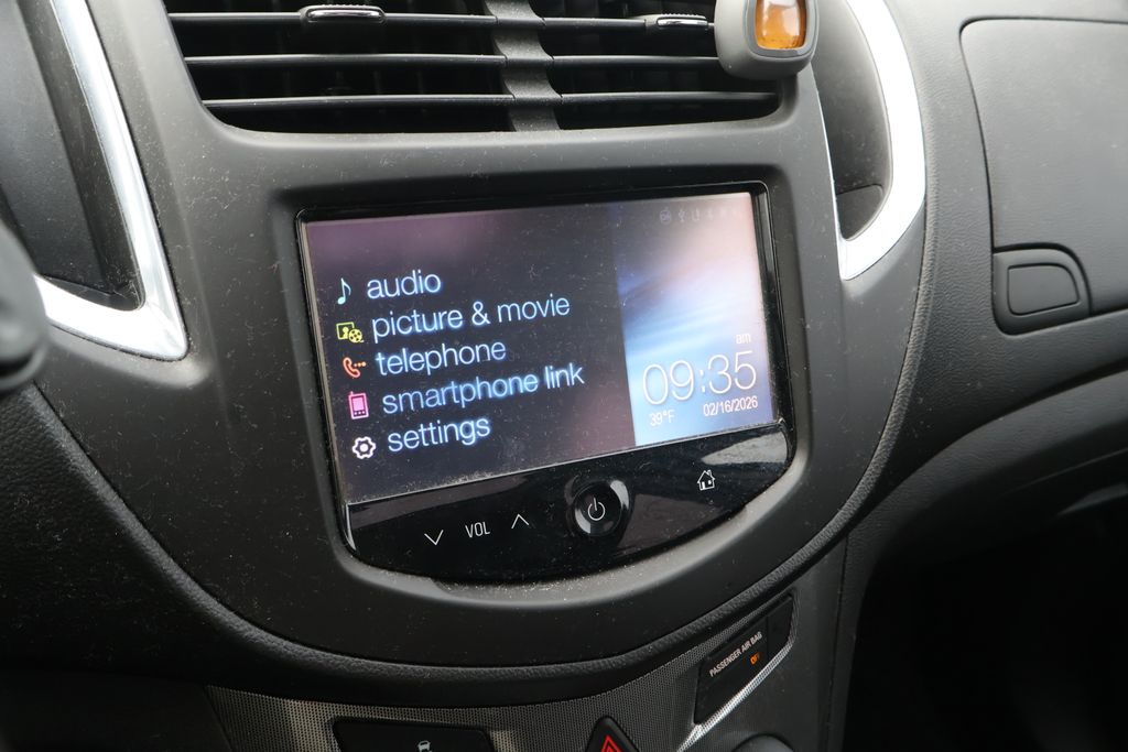 Thumbnail: 2016 Chevrolet Trax - 19