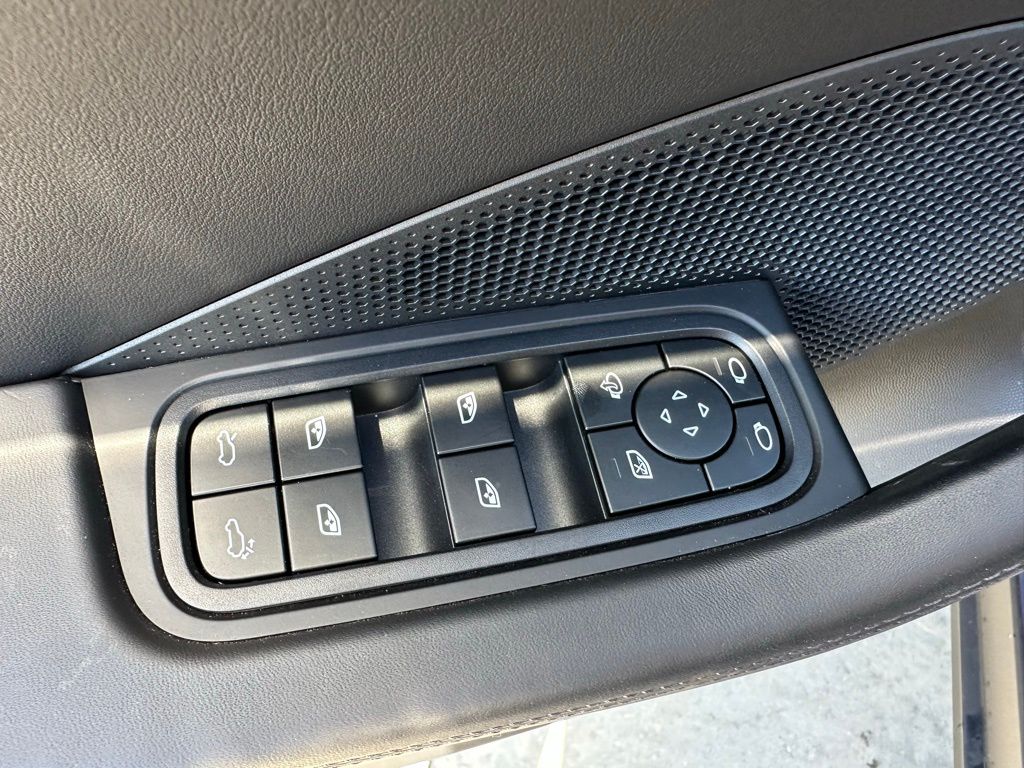 Thumbnail: 2024 Porsche Macan - 20