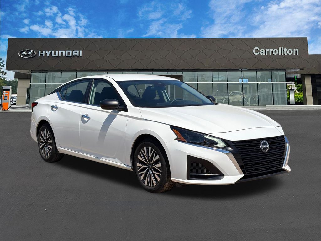 Used 2025 White Nissan 2.5 SV image 3