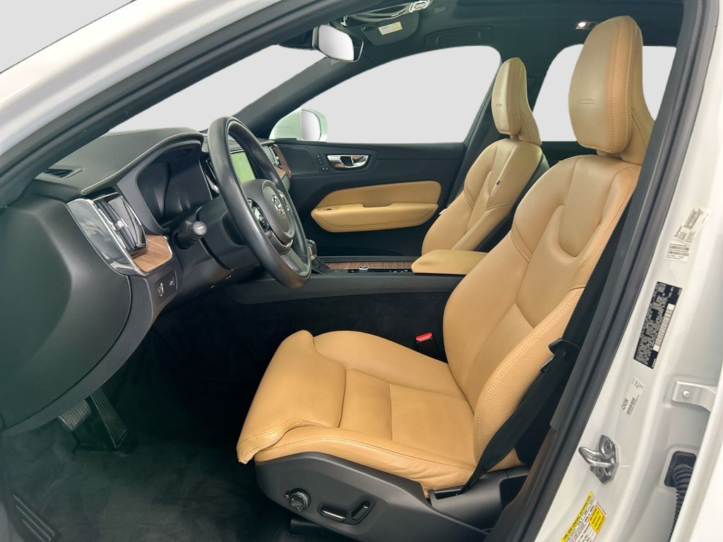 Thumbnail: 2019 Volvo XC60 - 18