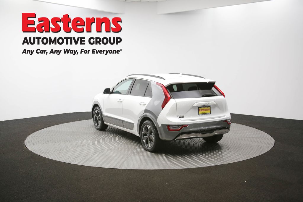 Used 2023 White Kia Wave image 67