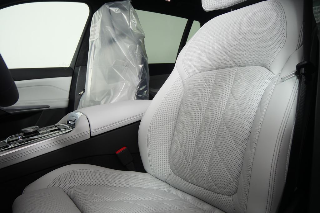 Thumbnail: 2026 BMW X7 - 11