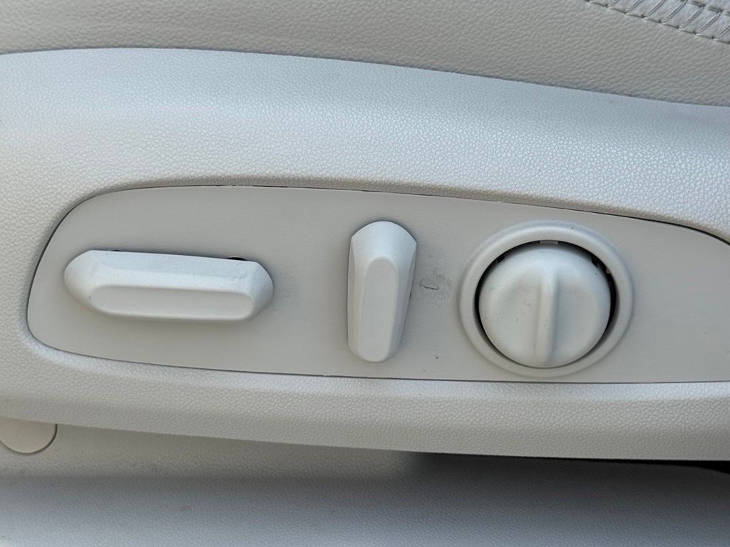 2023 GMC Terrain Denali White Frost - Jim Hudson Acura - Image 23