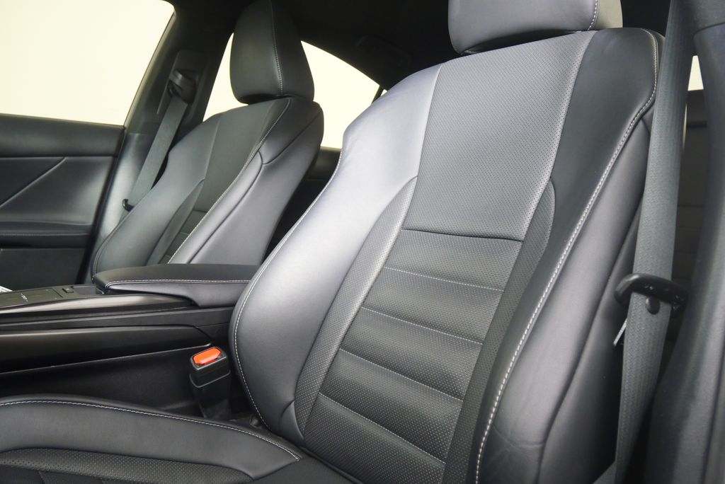 Thumbnail: 2023 Lexus IS - 10