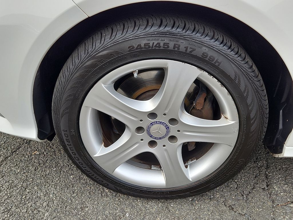 Thumbnail: 2014 Mercedes-Benz E-Class - 8