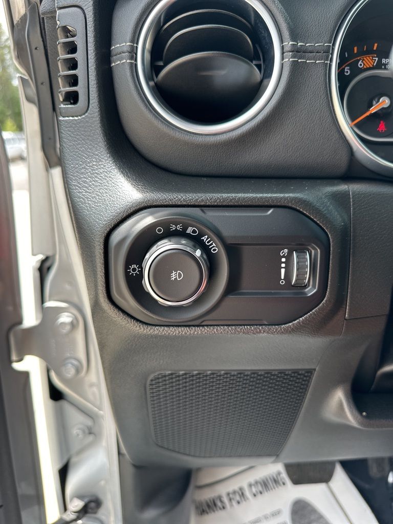 2023 Silver Zynith Clearcoat Jeep Wrangler Sahara 4X4 SUV
