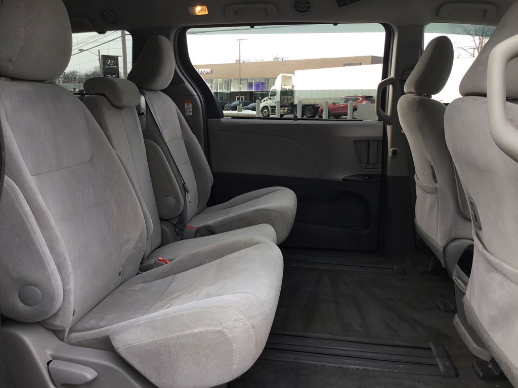 Thumbnail: 2016 Toyota Sienna - 15