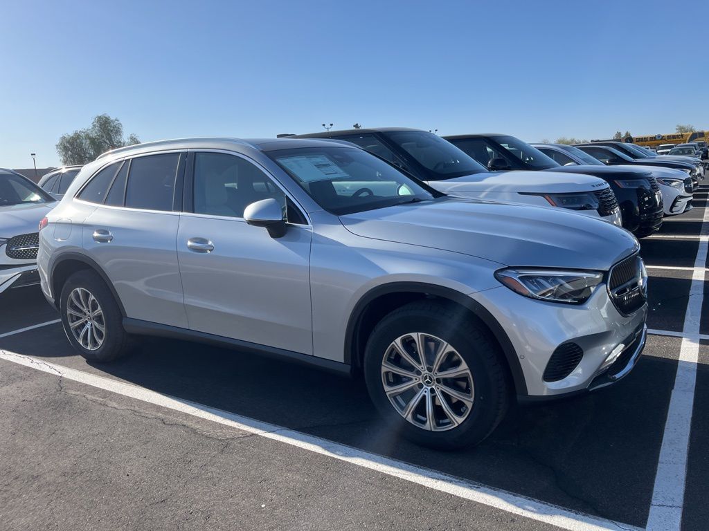 2025 Mercedes-Benz GLC 300 3