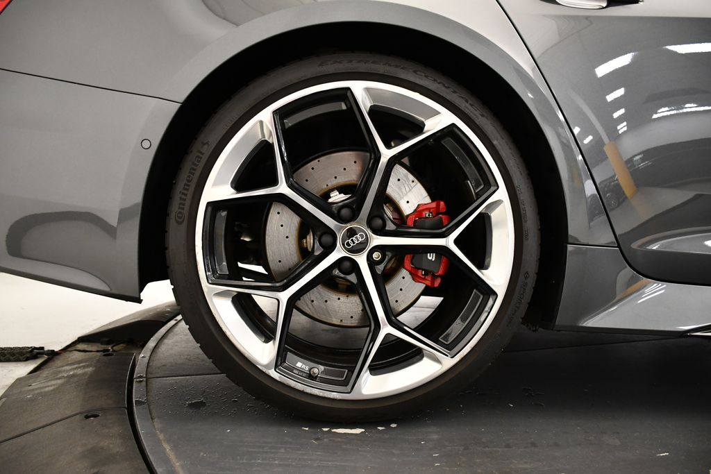 Thumbnail: 2024 Audi RS 6 - 15