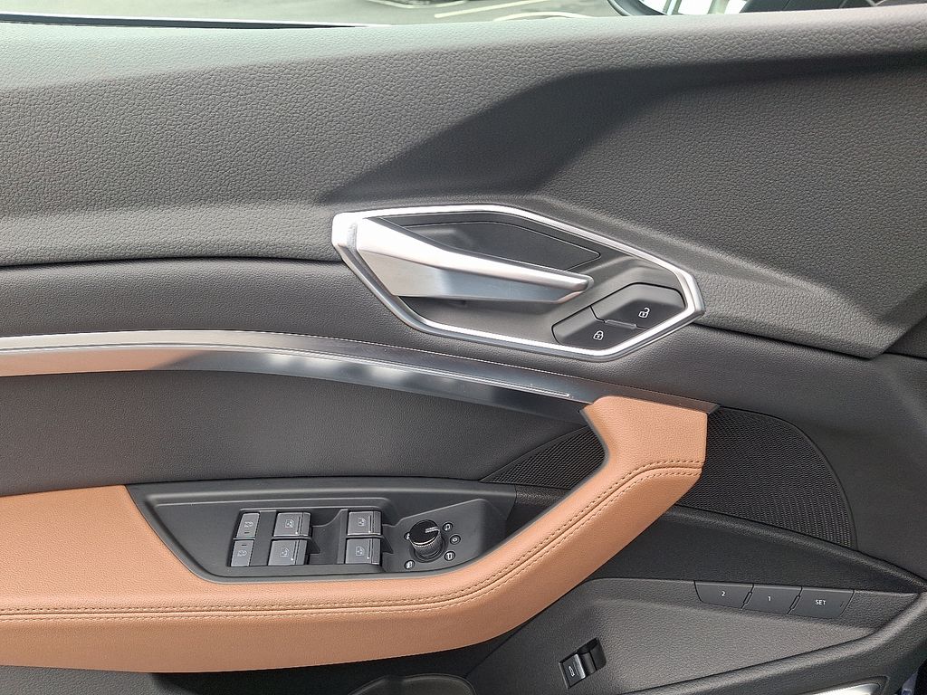 Thumbnail: 2023 Audi e-tron GT - 12