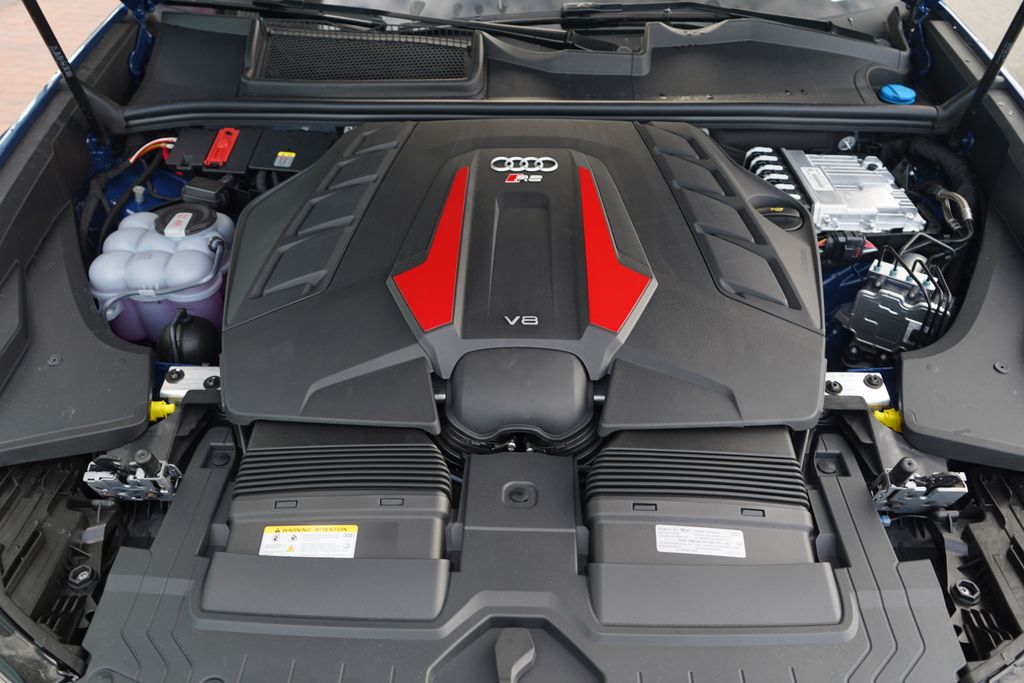 Thumbnail: 2026 Audi RS Q8 - 13