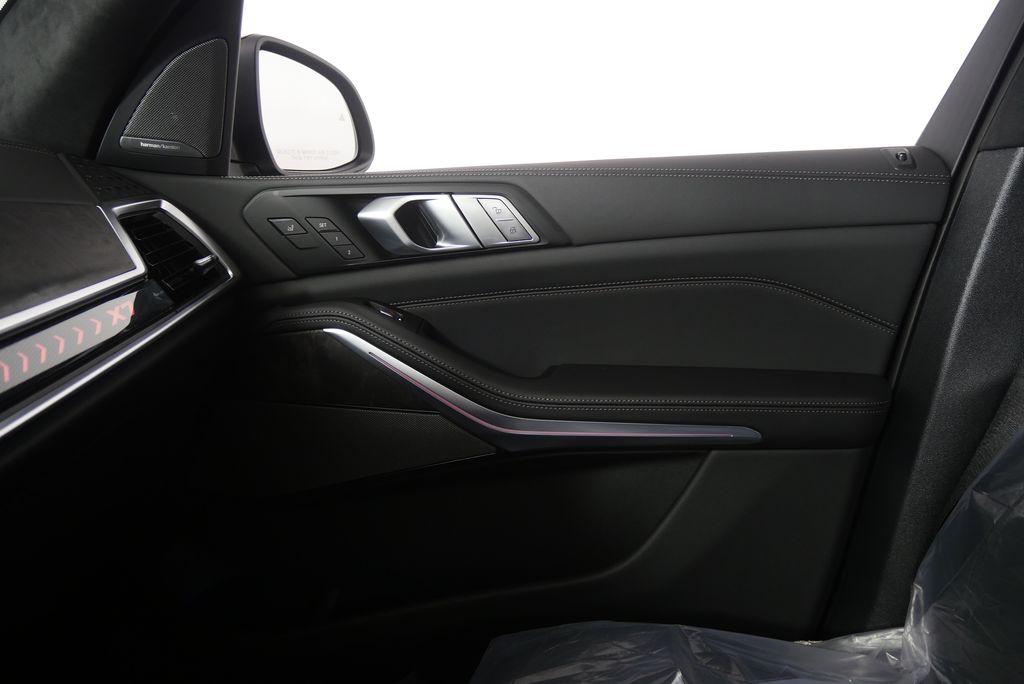 Thumbnail: 2026 BMW X7 - 25