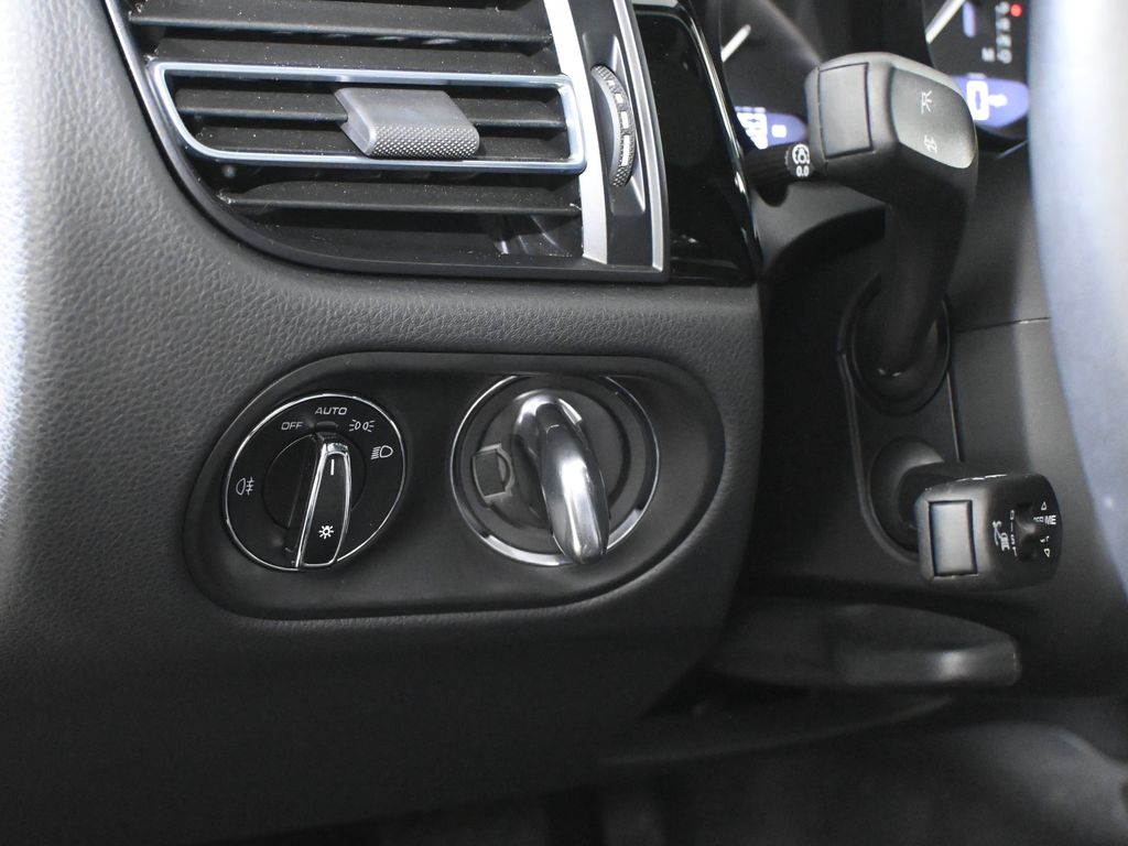 Thumbnail: 2024 Porsche Macan - 29