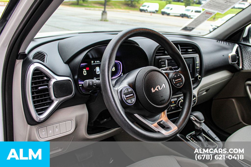 Used 2025 White Kia LX image 29