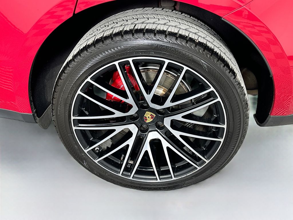 Thumbnail: 2023 Porsche Macan - 32