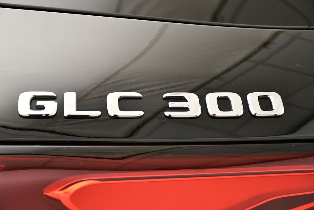 2025 Mercedes-Benz GLC 300 9