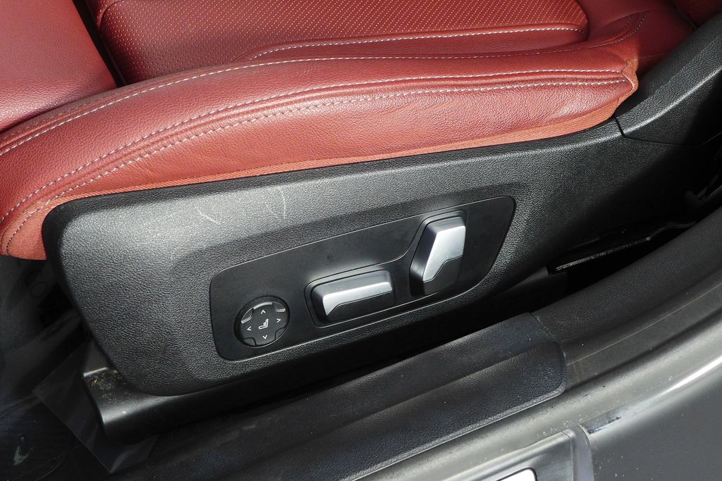 Thumbnail: 2023 BMW i4 - 23