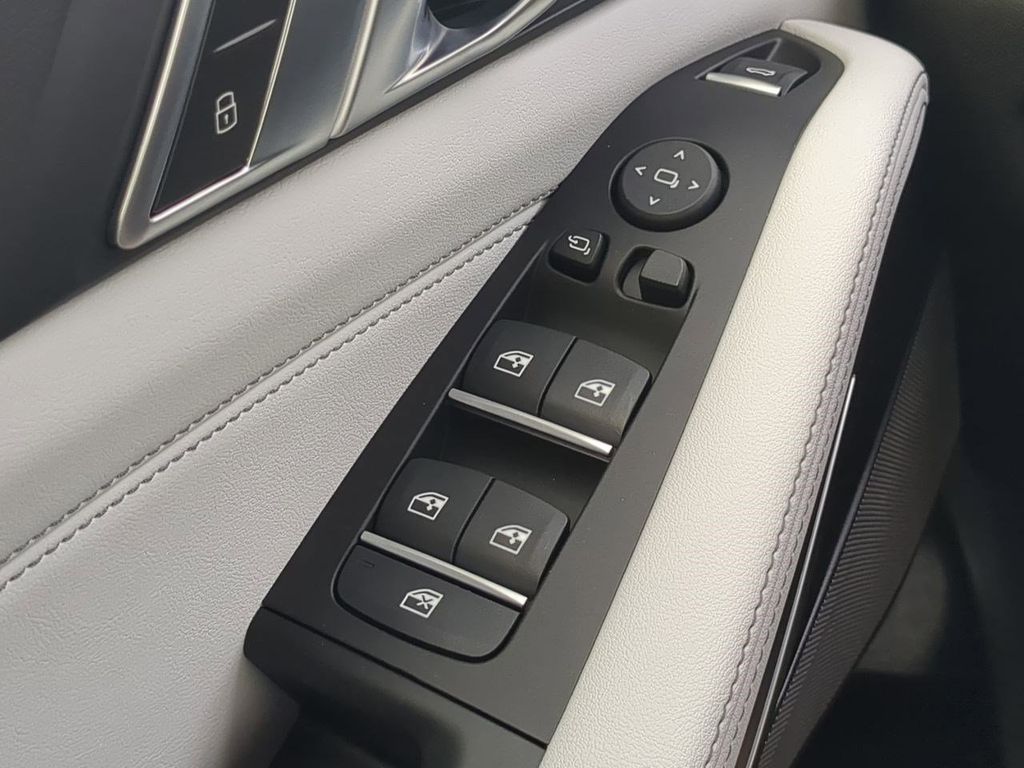 New 2026 White BMW xDrive40i image 25