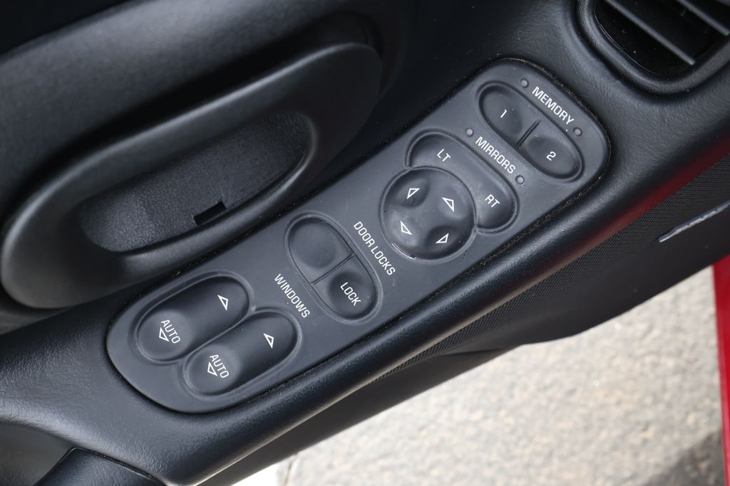 Thumbnail: 2002 Chevrolet Corvette - 11