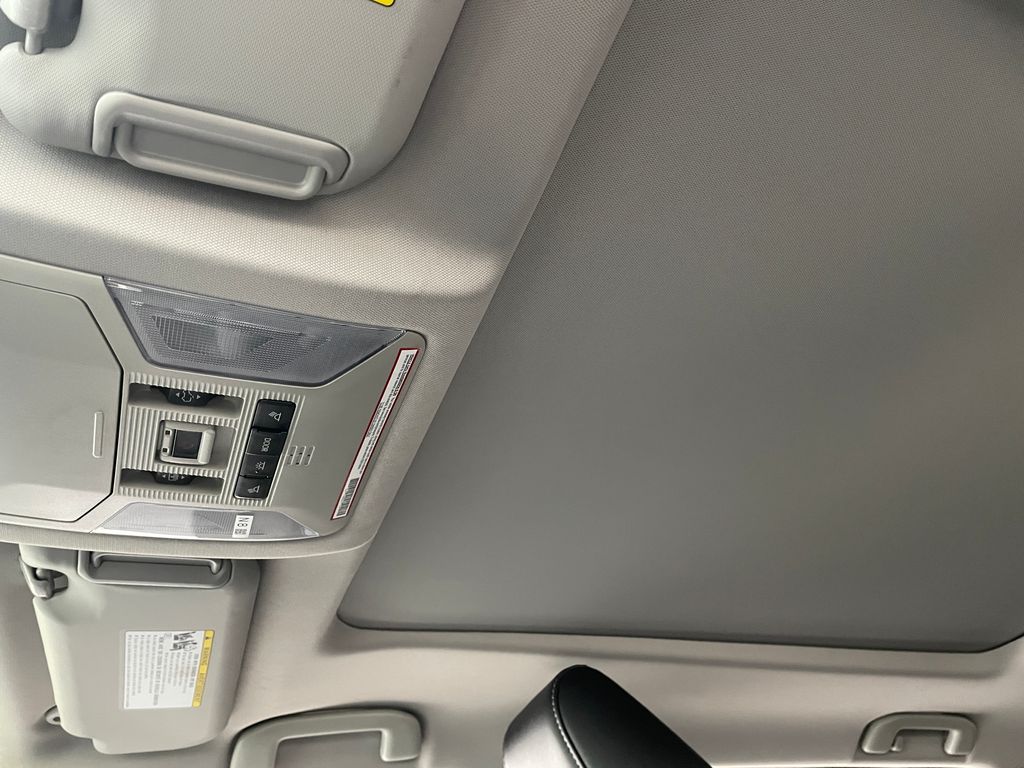Thumbnail: 2021 Toyota RAV4 - 32
