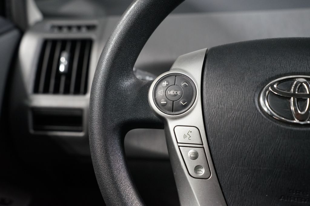 Thumbnail: 2012 Toyota Prius v - 14