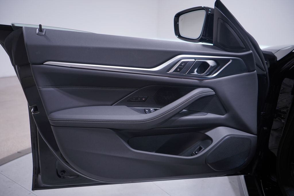 Thumbnail: 2025 BMW i4 - 10