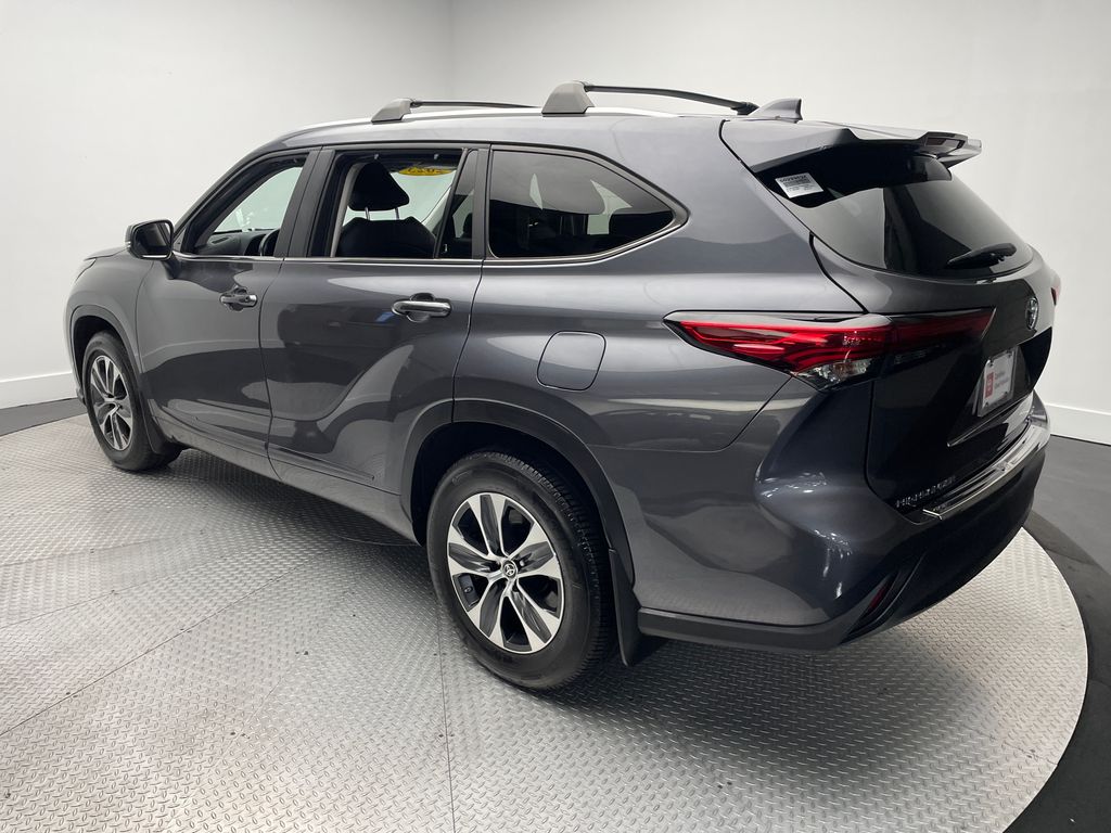 Thumbnail: 2023 Toyota Highlander - 7