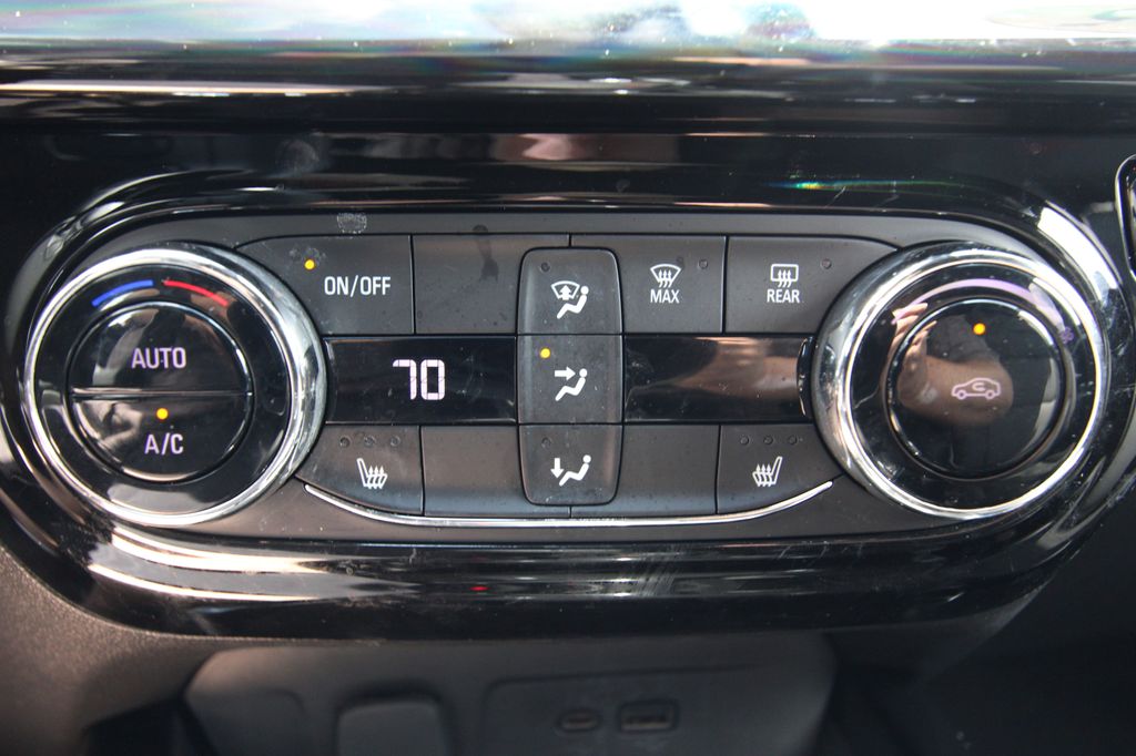 Used 2025 Chevrolet Trax SUV