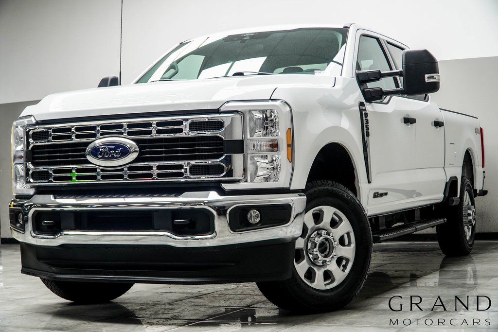 2024 Ford F-350 Super Duty XLT Crew Cab 4WD