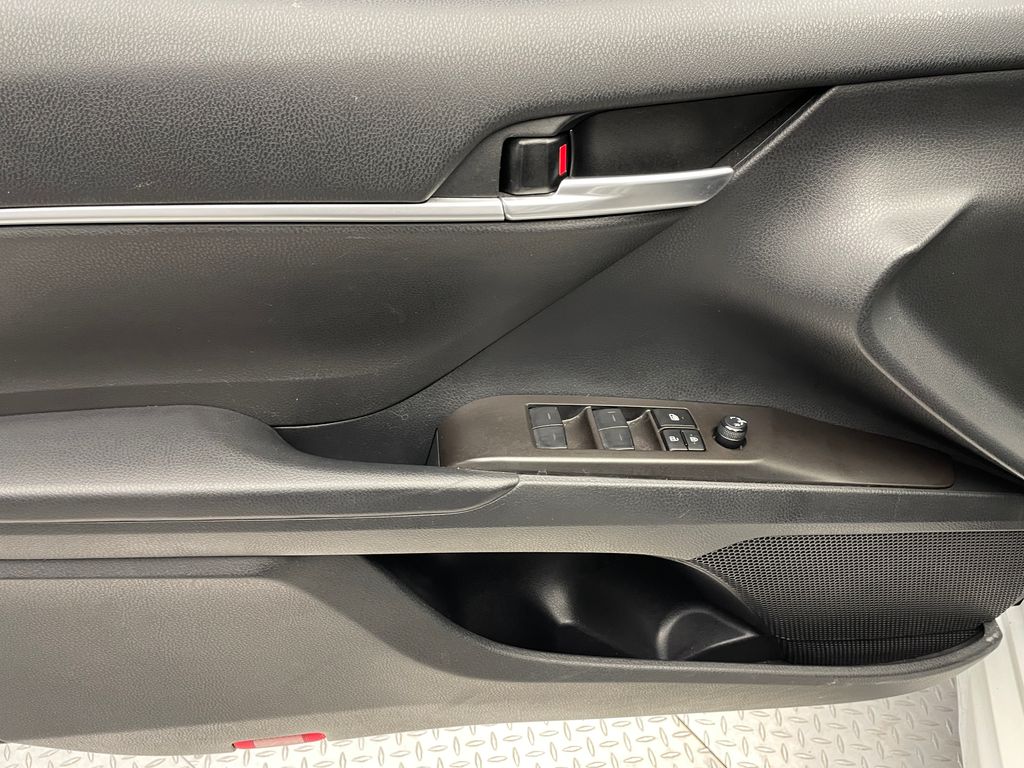 2023 Toyota Camry SE 9