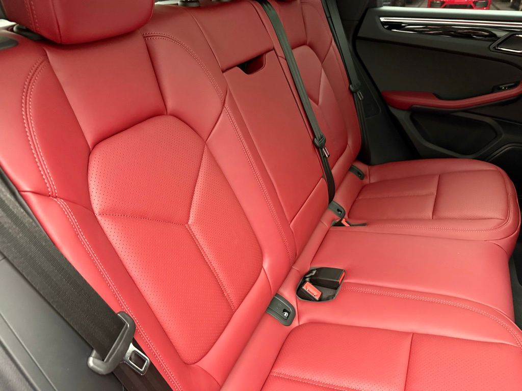 Thumbnail: 2026 Porsche Macan - 31