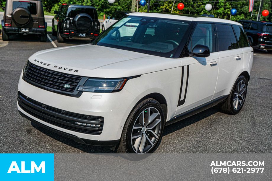 Used 2024 White Land Rover SE image 14