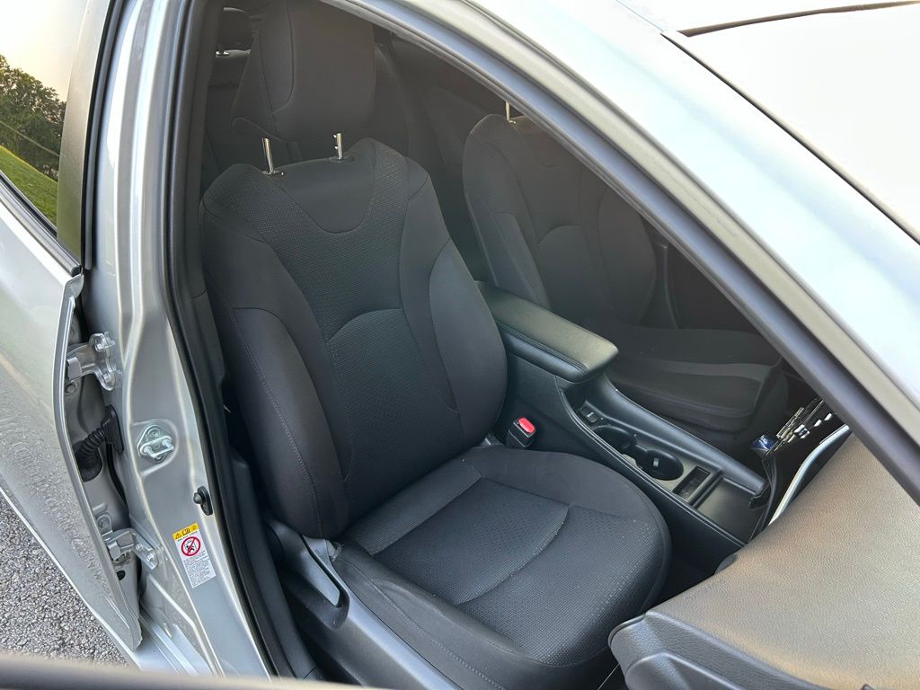 2022 Toyota Prius Limited 14