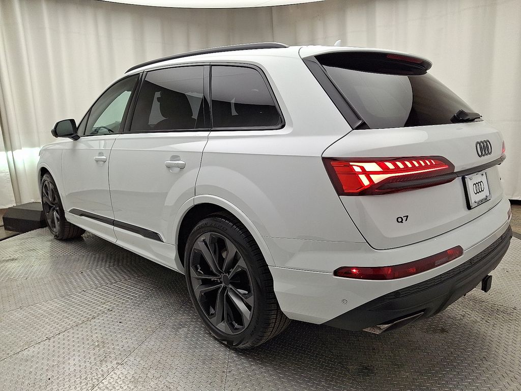 Thumbnail: 2026 Audi Q7 - 4