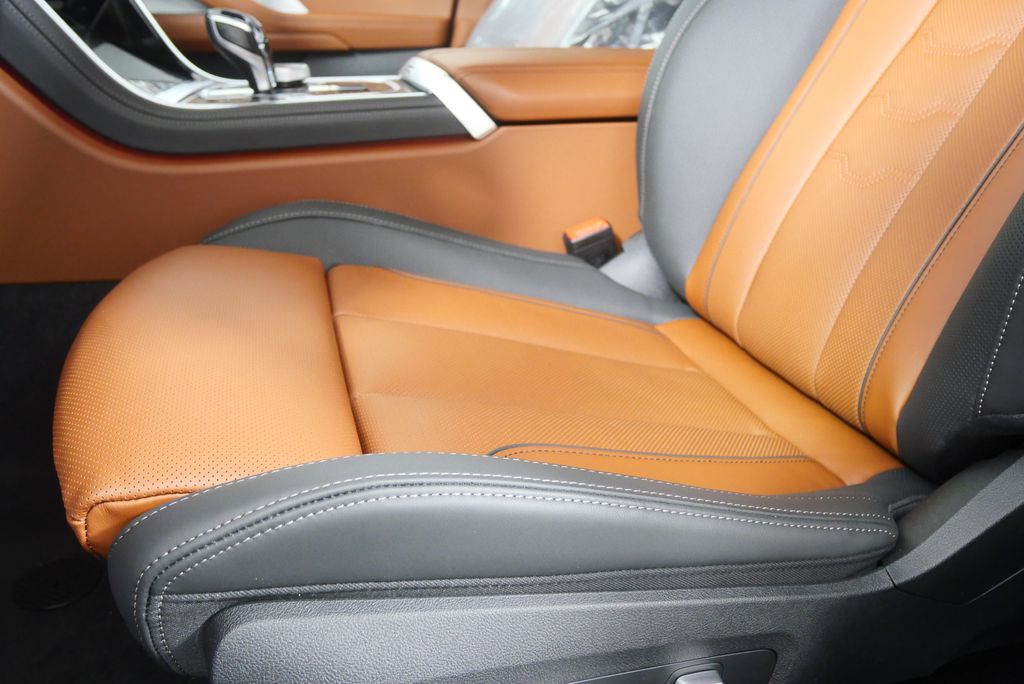 Thumbnail: 2026 BMW 8 Series - 12