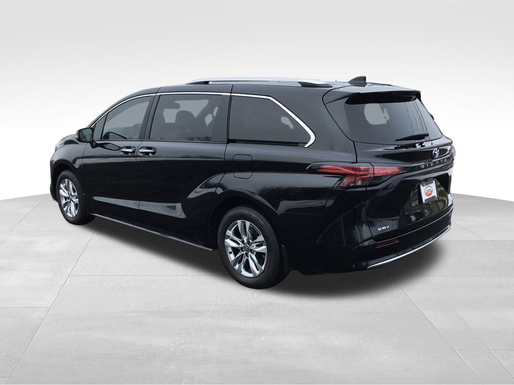 Thumbnail: 2026 Toyota Sienna - 3