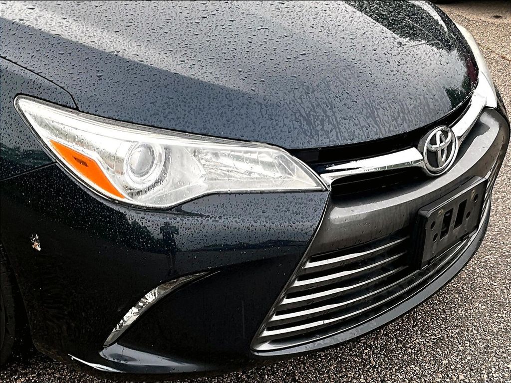 2017 Toyota Camry — photo 8