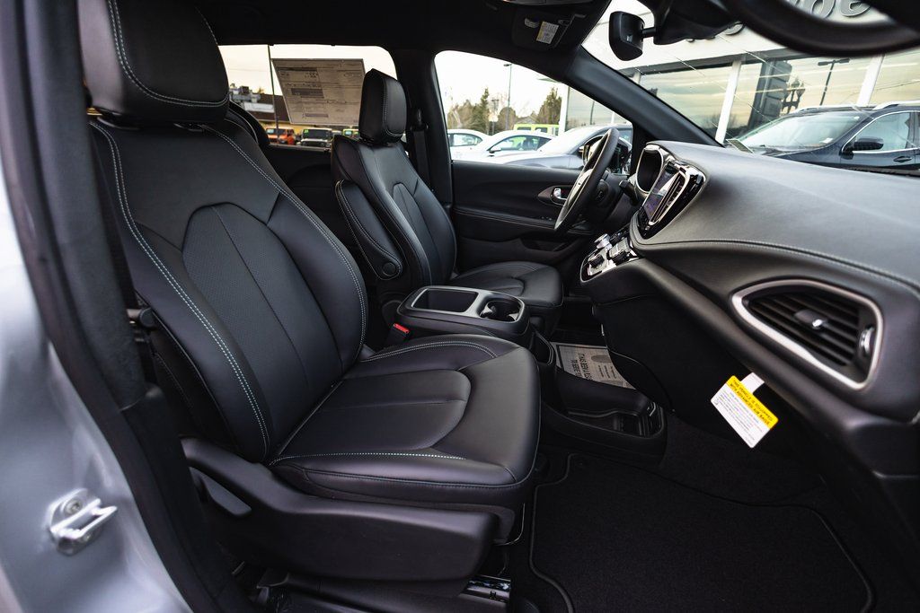 2026 Chrysler Pacifica Select thumbnail 28