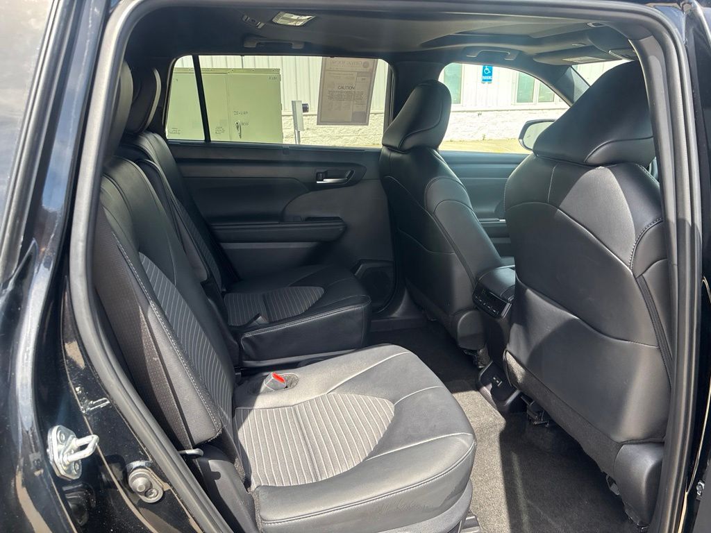 Used 2025 Toyota Highlander SUV