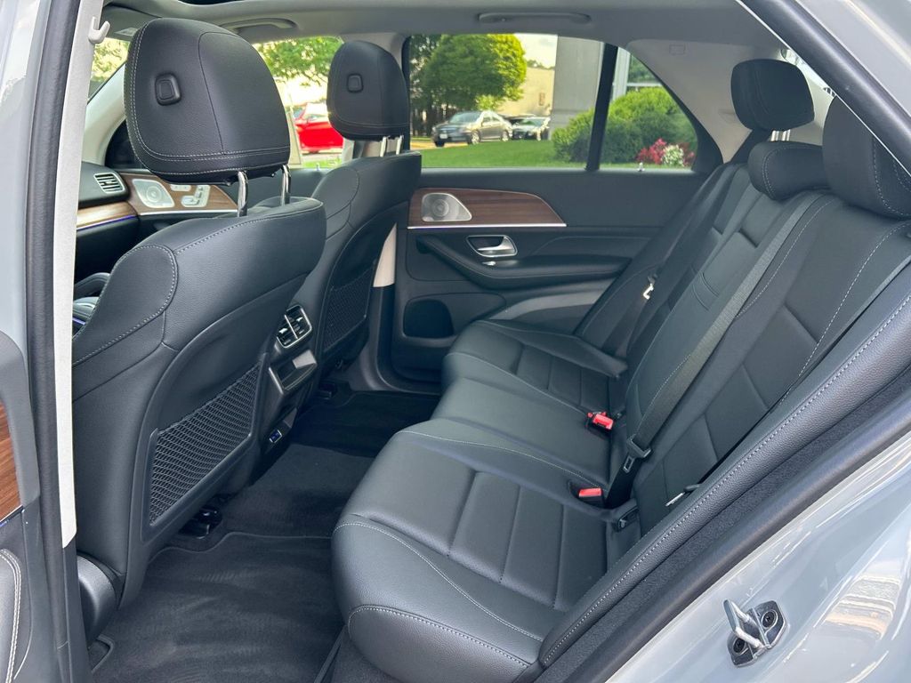 Thumbnail: 2025 Mercedes-Benz GLE - 19