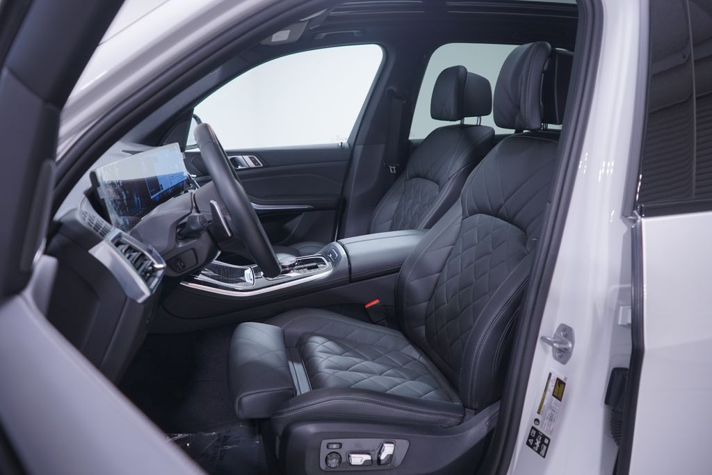 2025 BMW X5 M60i 7