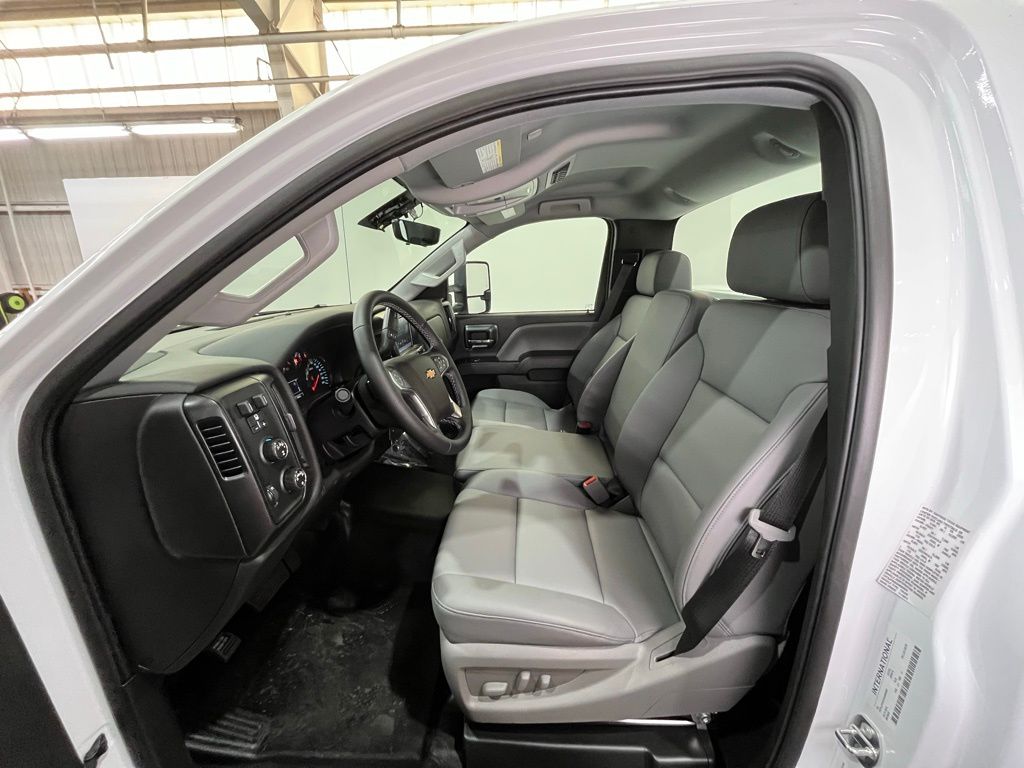 2025 Chevrolet Silverado 5500HD 