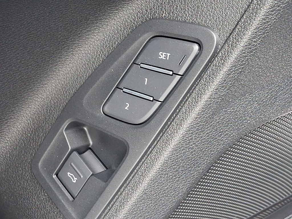 Thumbnail: 2025 Audi Q3 - 17