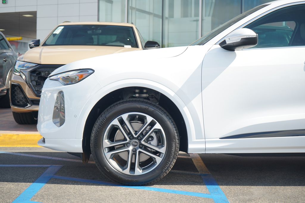 Thumbnail: 2025 Audi Q5 - 2