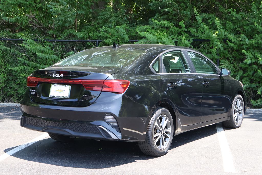 Thumbnail: 2024 Kia Forte - 8